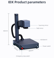 Petite machine de marquage laser à fibre de table 20W, conception intégrée pour bureau, facile à utiliser pour le marquage de bijoux personnalisés en magasin ou en entreprise.