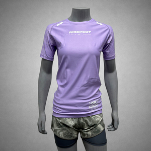 เสื้อแรชการ์ดสำหรับผู้หญิงพร้อมดีไซน์พิเศษที่ให้ความสบาย ปกป้อง และสวมใส่ได้อย่างมีสไตล์ เหมาะสำหรับกิจกรรมต่อสู้และการเล่นกีฬาทางน้ำ - Product Image 2