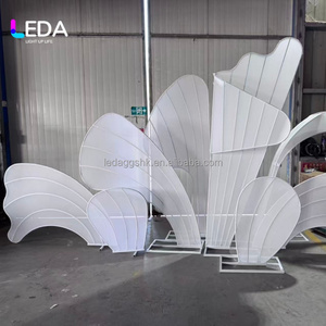 LEDA Accesorios para Bodas, Fondo Metálico Grande con Luces LED y Pétalos, Decoraciones para Eventos - Product Image 3