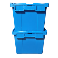 Caisses en plastique empilables et emboîtables avec couvercles pour optimiser l'efficacité du stockage en entrepôt