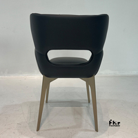 Chaise de salle à manger minimaliste rembourrée avec pieds en métal noir et assise en mousse souple pour comptoir de cuisine ou remplacement de tabouret de bar