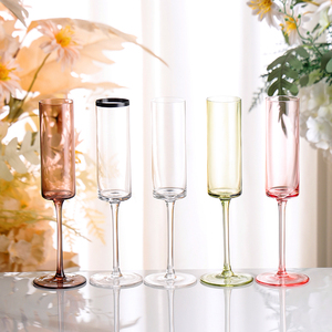 Set di bicchieri di vetro con flauto di vino colorato, chiaro color ambra color oliva e rosa fumo con cilindro spesso lungo stelo calice quadrato - Product Image 2