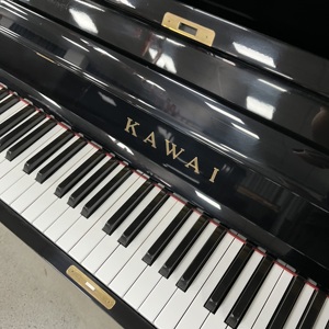 Piano acoustique vintage KAWAI TP-125, fabriqué dans les années 1980, cordes allemandes Roslau pour examen à domicile et performance - Product Image 2