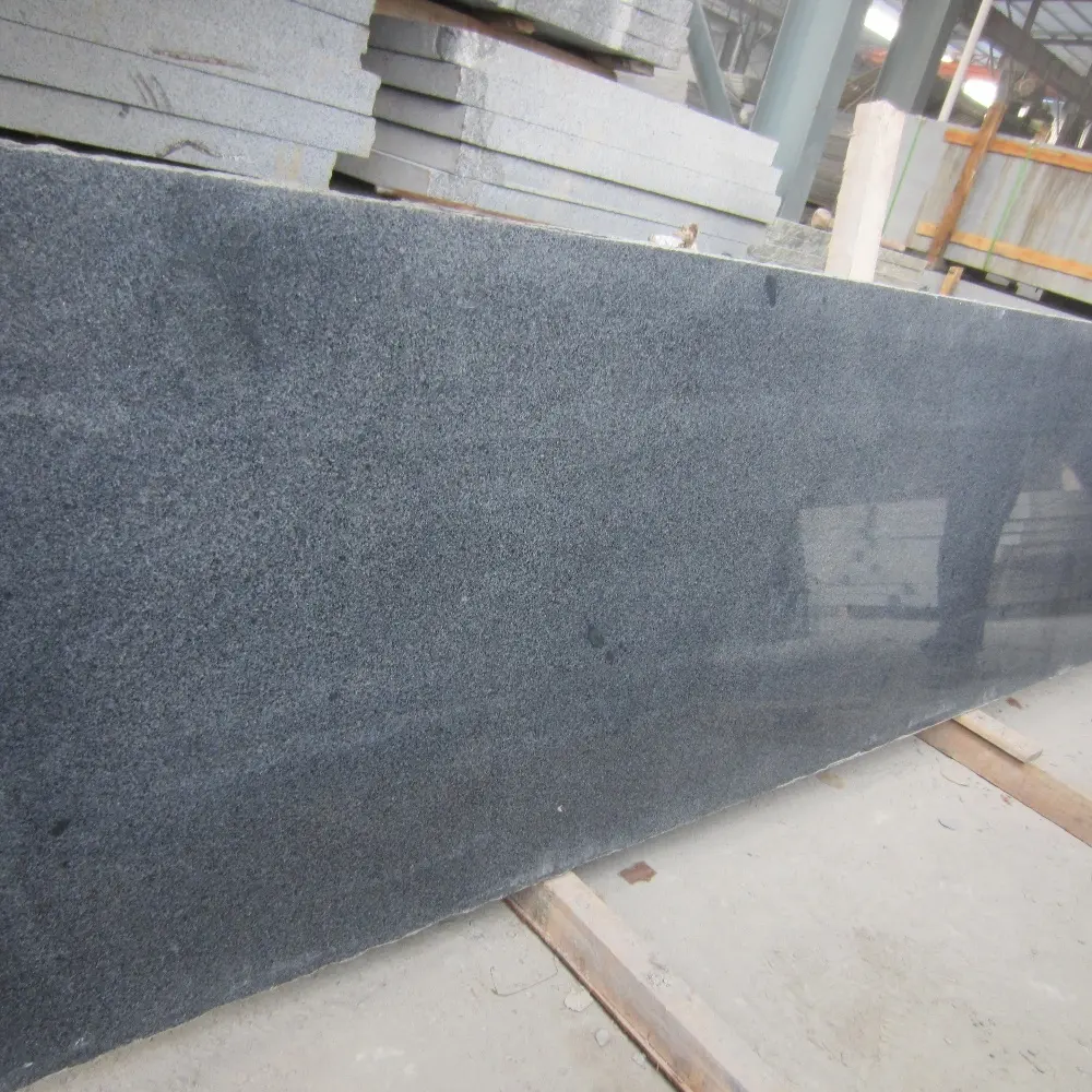 灰色の花崗岩G654石の床タイルの舗装暗い灰色の花崗岩安い石の花崗岩タイル