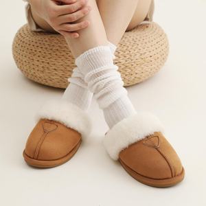 Pantofole in peluche Memory Foam da donna YL-25385-scarpe da <span class=keywords><strong>casa</strong></span> in finta pelle scamosciata per interni/esterni <span class=keywords><strong>con</strong></span> pelliccia sintetica (ODM/OEM disponibile) - Product Image 2