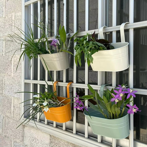 Ventes en gros de pots de fleurs suspendus pour balcon extérieur, jardinières en acier galvanisé pour balustrade avec crochets amovibles, possibilité de personnaliser les couleurs - Product Image 5
