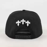 Casquettes Snapback et Casquettes de Baseball Structurées à 5 Panneaux Personnalisées avec Broderie 3D et Bordure en Strass sous la Visière – Vente en Gros