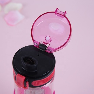 Bouteille d'eau en verre avec manchon de protection en silicone et infuseur à thé - Product Image 6