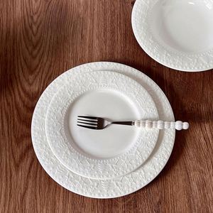 Services de table de Noël rétro en relief blancs en porcelaine fine écologique, assiettes de fête, assiettes à dessert, vaisselle occidentale - Product Image 1
