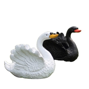 Scultura di Cigno Bianco e Nero in Resina Ornamento da Giardino Impermeabile Dipinto a Mano Decorazione per Vasi da Fiori da Esterno - Product Image 1