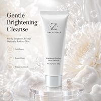 Nettoyant visage doux à base d'acides aminés et de surfactants, complexe protecteur de la barrière cutanée, pour une routine de double nettoyage, se transforme en micro-bulles soyeuses.