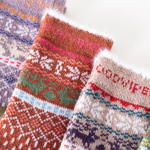 महिलाओं की मिड-ट्यूब फ्यूजी बुलबुल किनारे मोटी लाइन जातीय थंडर और रंग ब्लॉकिंग कॉर्डिक पैटर्न मोजे - Product Image 4