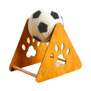 Rascador vertical de madera para gatos con bola rodante, sisal resistente al desgaste, para afilar dientes y garras, y estructura de escalada para gatos - Product Image 1