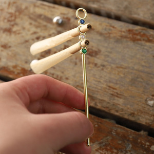 Fermaglio per Capelli Dorato Stile Antico con Gemme Placcate Oro, Portasigarette Multi-Foro, Clip per Fumo - Product Image 1