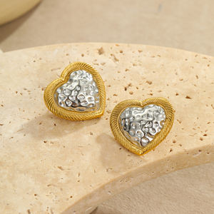 Nuevos pendientes de tuerca martillados con corazones de oro de 18 quilates, regalo, amor romántico, pendientes de acero inoxidable, joyería fina para mujer para el Día de San Valentín - Product Image 3