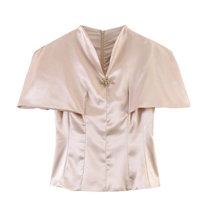 Blusa de satén de lujo para mujer con cuello mandarín y capa - Top peplum ajustado con detalles de botones, OEM/ODM de fábrica de ropa de China - Product Image 1