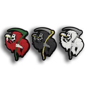 Parche de PVC con diseño de Calavera y Guadaña del Grim Reaper que brilla en la oscuridad, con gancho y bucle para mochila, sombrero, chaleco, bolso, decoración de moda urbana para Halloween - Product Image 1