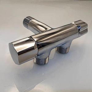 Grifo de Ángulo de Latón Cromado de 1-2 Pulgadas con Doble Salida y Control Manual, con Manija de ABS para Uso en Apartamentos y Hoteles - Product Image 3