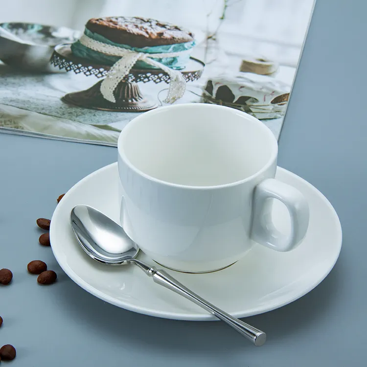 ラテカフェモカエスプレッソ用の7オンスの白い磁器カップブリティッシュコーヒーカプチーノカップとソーサーセット