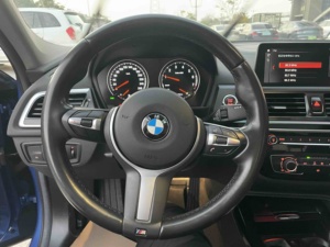 <span class=keywords><strong>BMW</strong></span> Série <span class=keywords><strong>1</strong></span> 2020 120i M Sport Package <span class=keywords><strong>1</strong></span>.5T 7 vitesses à double embrayage Traction avant Essence Berline compacte d'occasion à prix abordable - Product Image 5