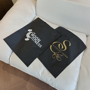 Bolsas de Plástico LDPE Mate/Esmerilado Personalizadas con Cierre, para Camisetas, Trajes de Baño y Ropa - Product Image 5
