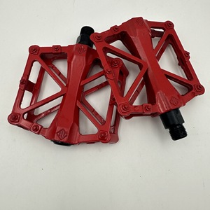 Pédales de vélo en alliage d'aluminium, accessoires de cyclisme pour vélo de route, conception à roulement à billes, options multicolores, fabriqué en Chine, emballage sous blister - Product Image 2