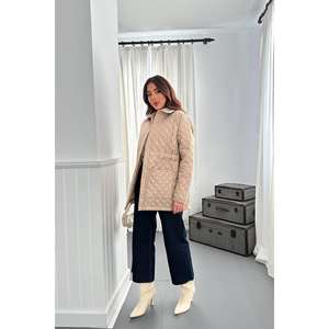 Chaqueta Acolchada de Gamuza Beige para Mujer al por Mayor con Cuello - Product Image 3