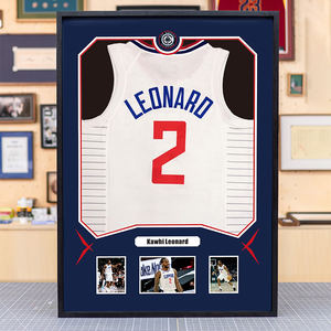 Cadres photo haut de gamme personnalisés en bois massif écologique pour maillots de sport, avec logo personnalisé et impression UV, à suspendre pour la décoration intérieure - Product Image 3