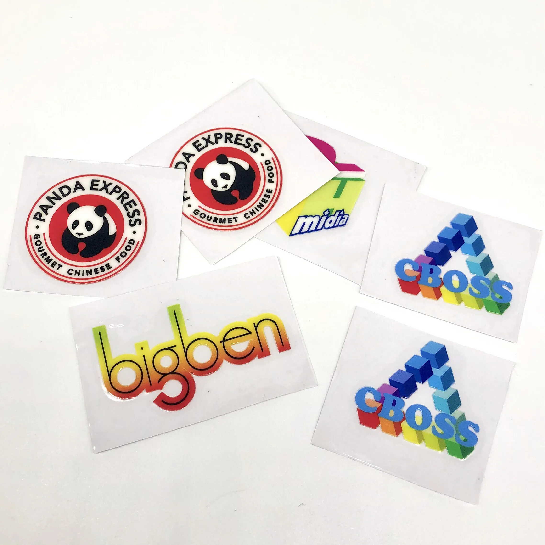 Stiker Transfer UV Label Pakaian Kustom Garmen Warna-warni Tas Tangan Logo Tas Logam untuk Kotak Botol Kemasan Label Logam