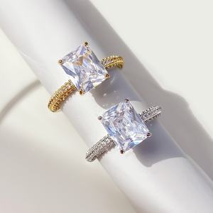 Anillo de Eternidad con Circonitas Baguette Brillantes y Chapado en Oro de 18K para Mujer, Ideal para Aniversario - Product Image 5