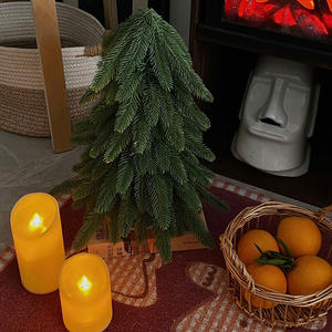 Mini arbre de Noël d'intérieur Little Tree avec lumières, décorations de bureau DIY, aménagement d'ambiance, petits ornements en lot - Product Image 2