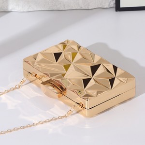 2025 tendance chaud <span class=keywords><strong>or</strong></span> sac <span class=keywords><strong>de</strong></span> soirée géométrique acrylique pochette sac à main femmes métallique <span class=keywords><strong>or</strong></span> sacs chaîne sacs <span class=keywords><strong>de</strong></span> fête pour soirée formelle - Product Image 2