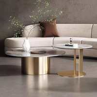 Nouvelle table basse ovale en marbre de style italien pour salon moderne avec structure métallique, design compact et espace de rangement pour appartements