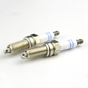 Pièces de moteur automobile et de <span class=keywords><strong>moto</strong></span> <span class=keywords><strong>haute</strong></span> <span class=keywords><strong>performance</strong></span>, bougies d'allumage en iridium Bujia 0242135527 YR7NE, <span class=keywords><strong>bougie</strong></span> d'allumage automobile - Product Image 3