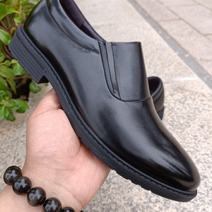 Chaussures habillées en cuir pour hommes, noires, en cuir pleine fleur de vache, à enfiler, résistantes à l'usure, pour le bureau et les affaires - Product Image 1