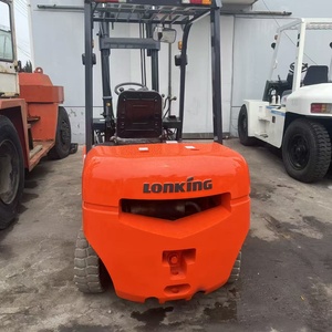 Chariot élévateur contrepoids diesel d'occasion de 3 tonnes, transmission intégrale, pneus pleins pour intérieur, mât monophasé, commande assise - Product Image 3