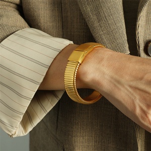 Bracelets magnétiques extensibles en acier inoxydable doré pour femmes, minimalistes, personnalisés, élégants et tendance pour mariage - Product Image 5
