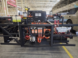 Châssis de bus électrique TENGLONG 12m à plancher bas, plateforme EV avec essieu électrique intégré et suspension pneumatique pour le transport urbain - Product Image 2