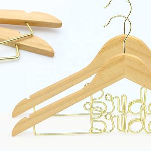 Percha de madera natural para vestido de novia con letras de alambre, soporte para vestido de boda de dama de honor, regalo para fiestas de boda para ropa - Product Image 5