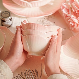 Piatti in Ceramica Lelyi Creativi ed Eleganti a Forma di Fiore Disegnati a Mano, Ecologici, Smaltati, di Lusso Leggero per Feste e Matrimoni, Vendita all'Ingrosso - Product Image 4