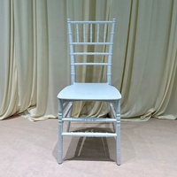 Stapelbare Weiße Outdoor-Hochzeitsstühle zum Fabrikpreis, PP-Kunststoff Chiavari Bankettstühle für Hotel, Party, Gastronomie und Eventverleih