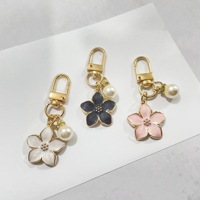 Porte-clés dessin animé Fleur de cerisier - Charme pendentif en métal rose mignon pour sac et clés