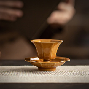 Ensemble tasse à thé et soucoupe en céramique, forme irrégulière, style rétro, pour le thé de l'après-midi, origine Dehua - Product Image 1