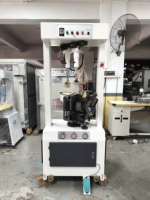 Machine de pose de semelles automatique universelle hydraulique pour la fabrication de chaussures de mode