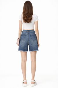 Shorts in denim da donna strappati a vita media, tinta unita, stile casual estivo, in tessuto traspirante, vestibilità regolare, lunghezza normale - Product Image 3