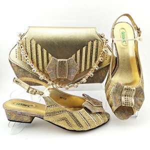 <span class=keywords><strong>Scarpe</strong></span> <span class=keywords><strong>da</strong></span> donna africane con tacco basso e borsa con strass nigeriane <span class=keywords><strong>scarpe</strong></span> <span class=keywords><strong>da</strong></span> <span class=keywords><strong>sposa</strong></span> e borsa abbinata per festa serale - Product Image 3