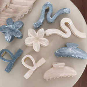 <span class=keywords><strong>2026</strong></span> Accessoires capillaires coréens en gros, Grande pince à cheveux requin, Accessoires à texture encre avec logo personnalisé, Pinces à cheveux pour femmes et filles - Product Image 1