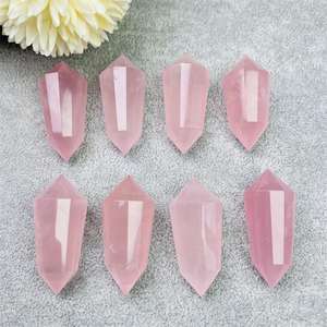 छोटे आकार 12 पक्षीय प्राकृतिक गुलाबी गुलाब क्वार्ट्ज वोगल शैली क्वार्ट्ज क्रिस्टल कट डबल समाप्त बिंदु ध्यान चिकित्सा - Product Image 2