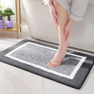 Alfombra de Baño Rectangular Gris de Fibra de Poliéster Absorbente y Antideslizante para Uso en el Baño - Product Image 1