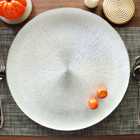 Luxe argent or bleu rond 13 pouces motif vertical vaisselle décor à manger assiettes de chargeur en verre pour les événements de banquet de mariage